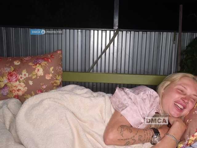 dvenasti live cam on BongaCams