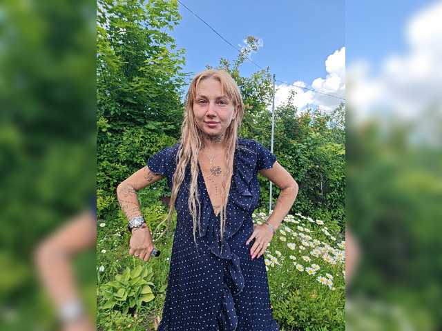 dvenasti live cam on BongaCams