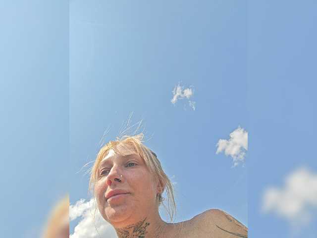 dvenasti live cam on BongaCams