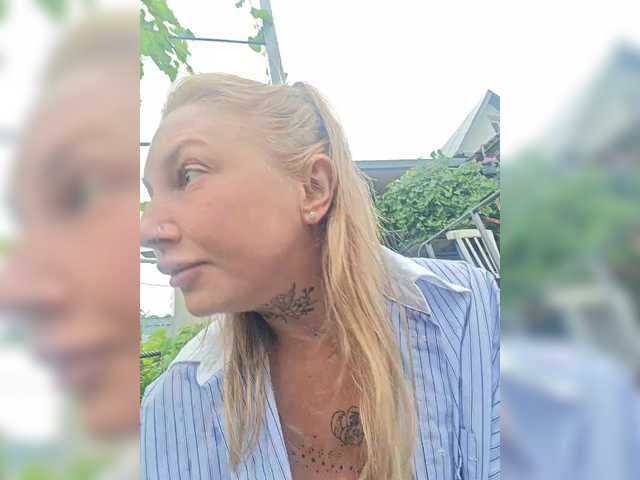 dvenasti live cam on BongaCams
