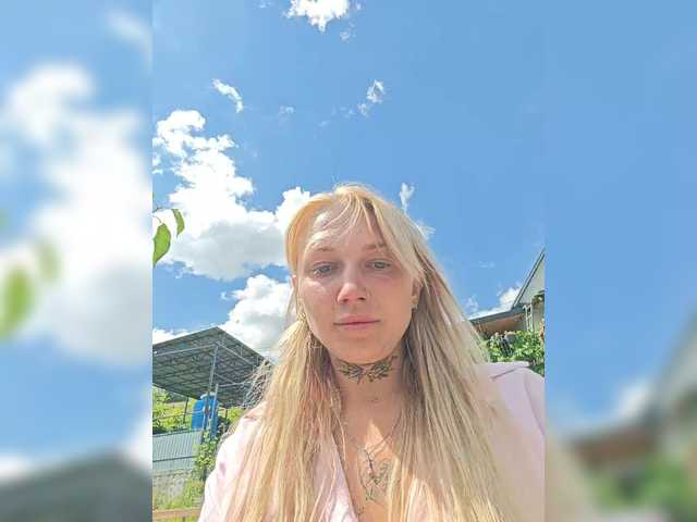 dvenasti live cam on BongaCams