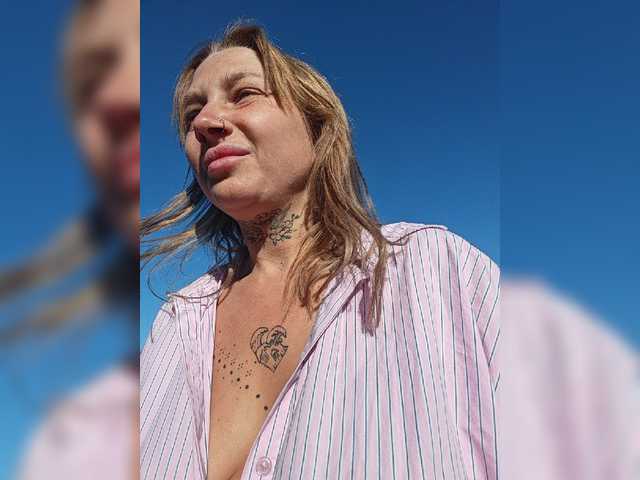 dvenasti live cam on BongaCams