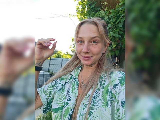 dvenasti live cam on BongaCams