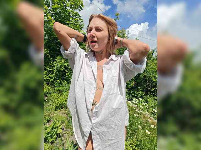 dvenasti Live Webcam on BongaCams