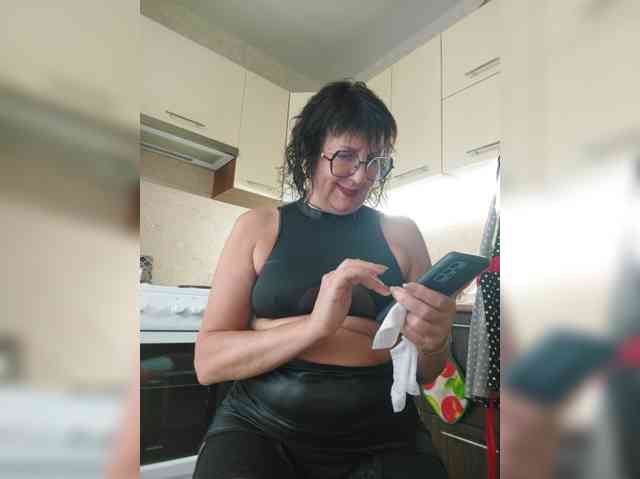LaliaMia live female cam on bongacams