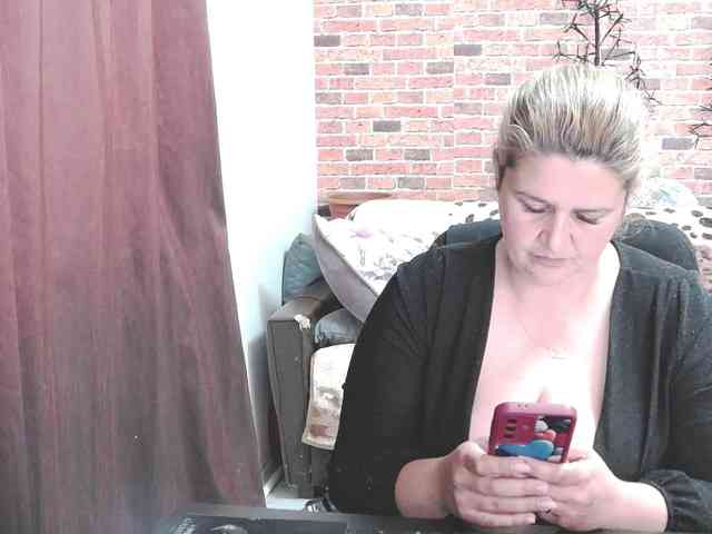 RoseBBW webcam