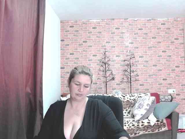 RoseBBW webcam