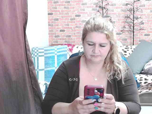 RoseBBW webcam