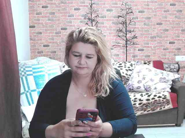 RoseBBW webcam