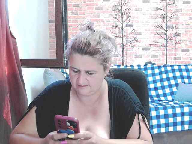 RoseBBW webcam