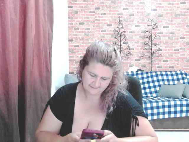 RoseBBW webcam