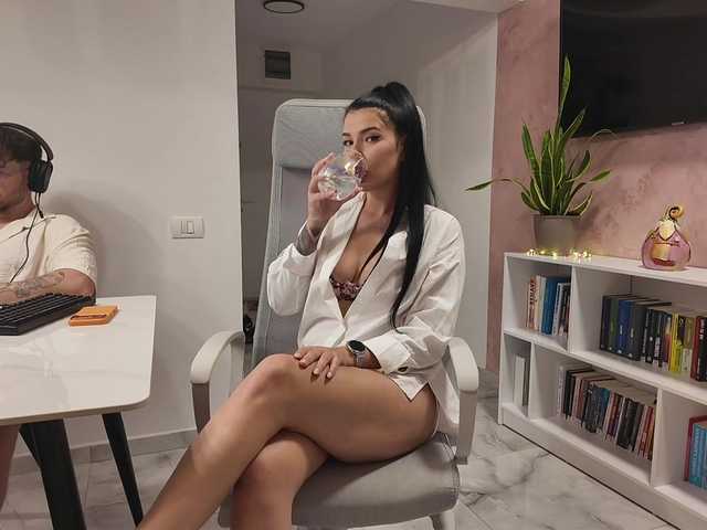 Valeriaxoxo live cam on BongaCams