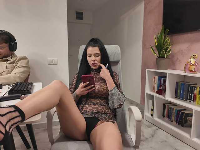 Valeriaxoxo's BongaCams show and profile