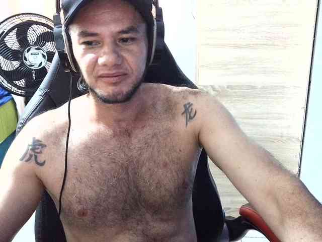 andrew1520 Sex Cam Show