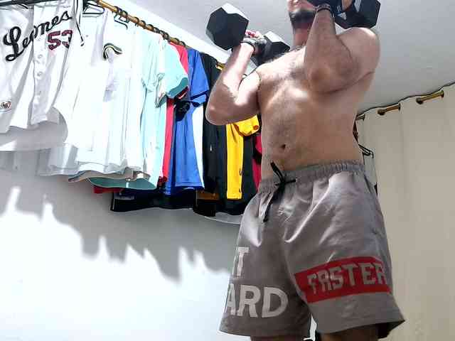 andrew1520 Live Webcam on BongaCams