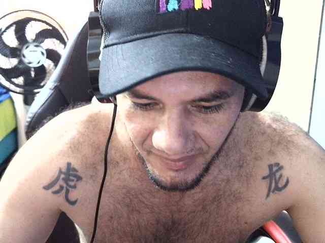 andrew1520 Sex Cam Show