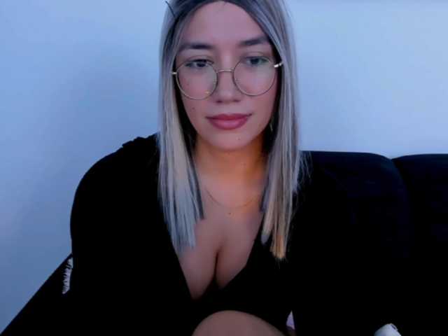 EllaDavs live cam on BongaCams