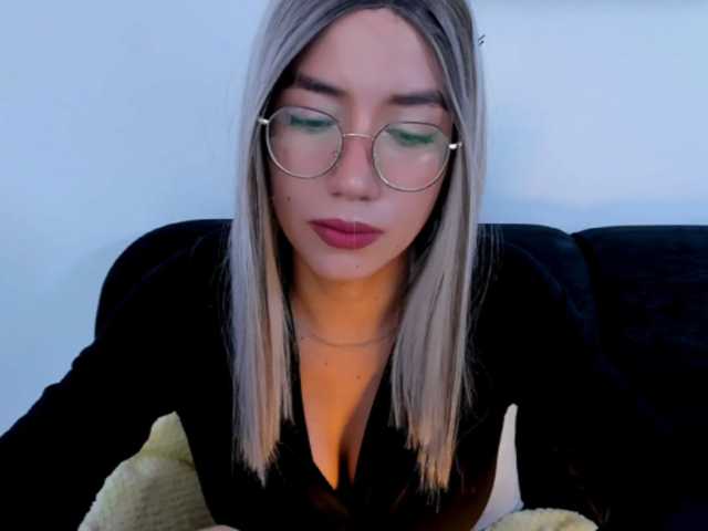 EllaDavs live cam on BongaCams