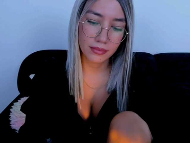 EllaDavs live cam on BongaCams