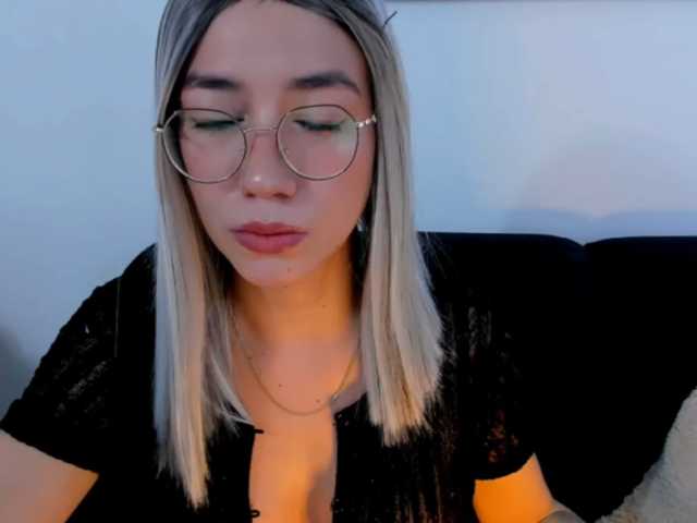 EllaDavs live cam on BongaCams