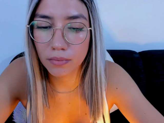 EllaDavs live cam on BongaCams