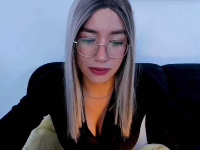 EllaDavs live cam on BongaCams