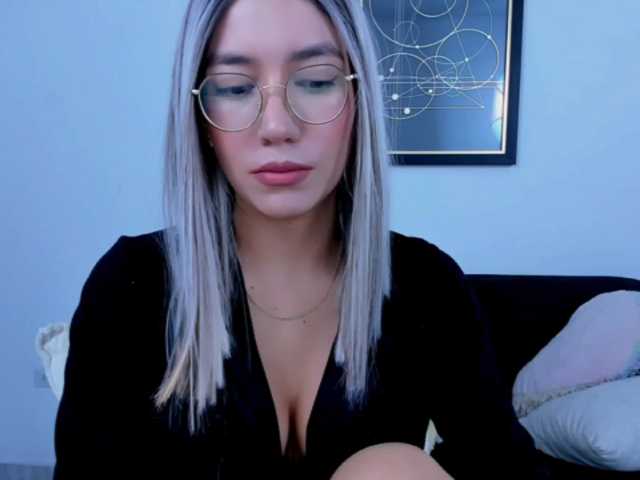 EllaDavs live cam on BongaCams