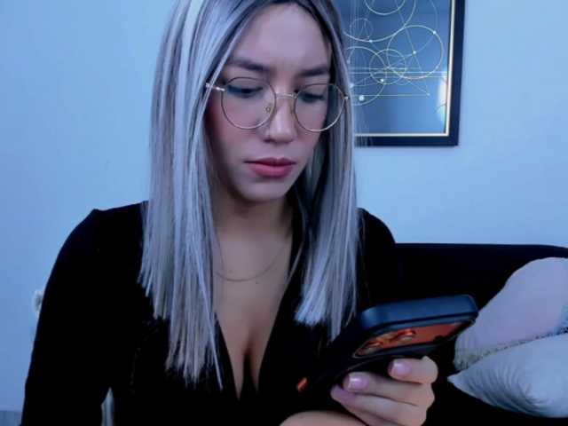 EllaDavs live cam on BongaCams