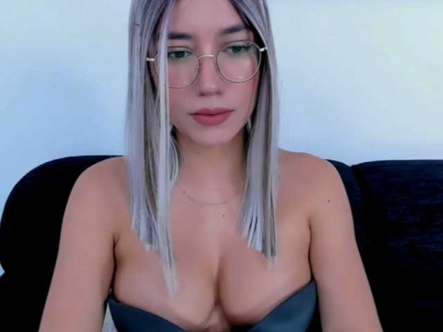 EllaDavs live cam on BongaCams