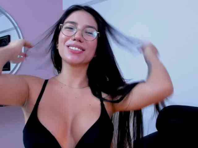EllaDavs EllaDavs
