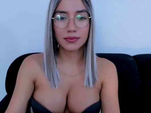 EllaDavs EllaDavs