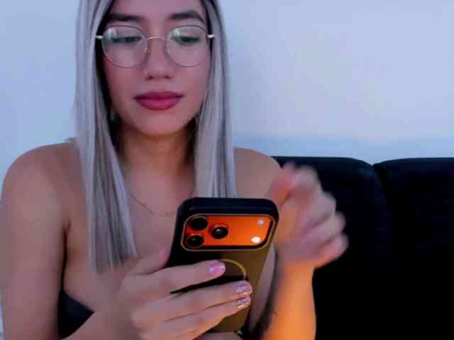 EllaDavs EllaDavs