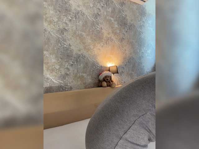 Incredible123 live cam