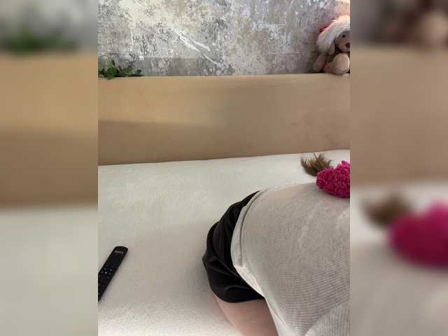 Incredible123 live cam on BongaCams
