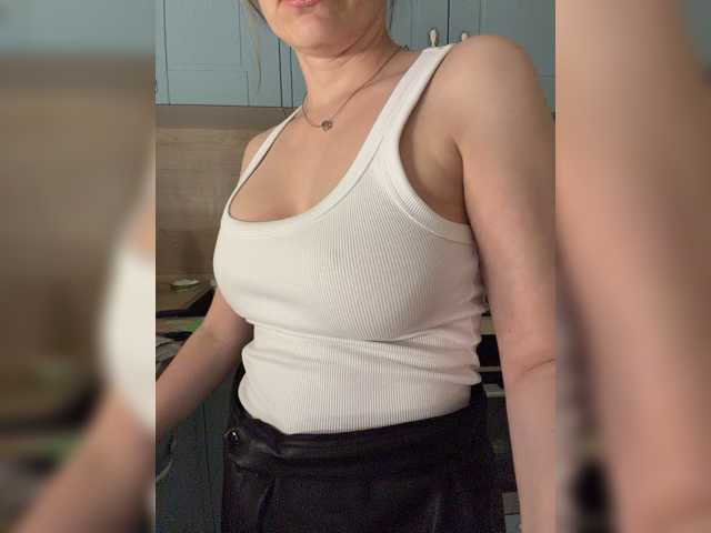 Incredible123 live cam on BongaCams