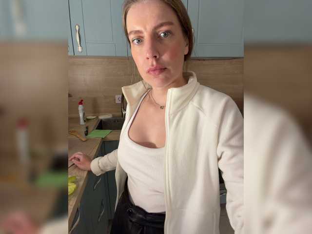 Incredible123 live cam on BongaCams