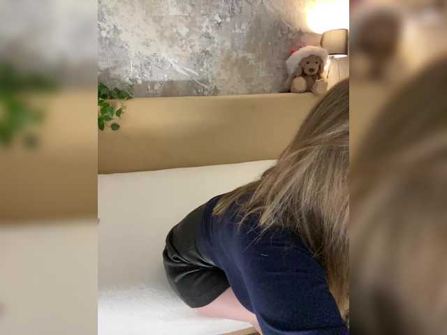 Incredible123's BongaCams show and profile