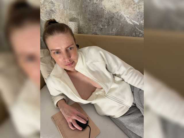 Incredible123 live cam on BongaCams