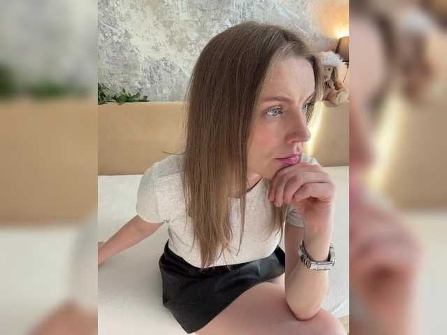 Incredible123 live cam on BongaCams