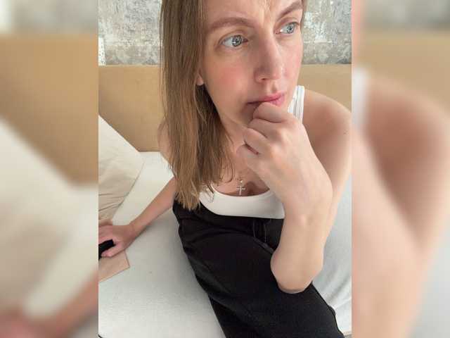 Incredible123 live cam on BongaCams