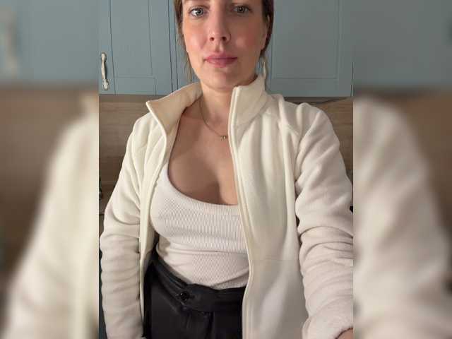 Incredible123 live cam on BongaCams