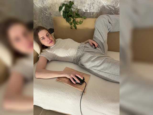 Incredible123 live cam