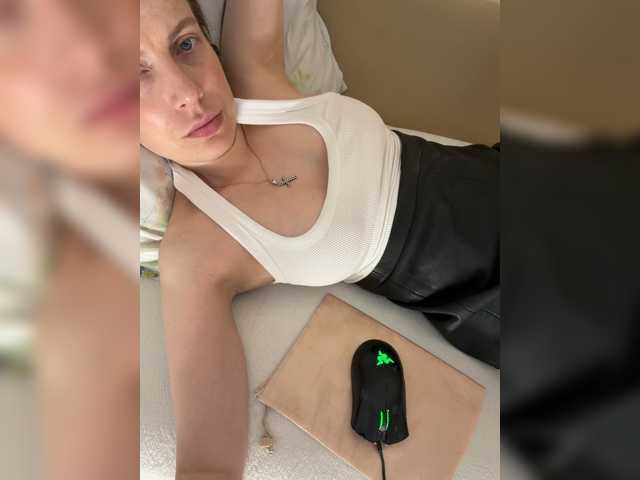 Incredible123 live cam on BongaCams