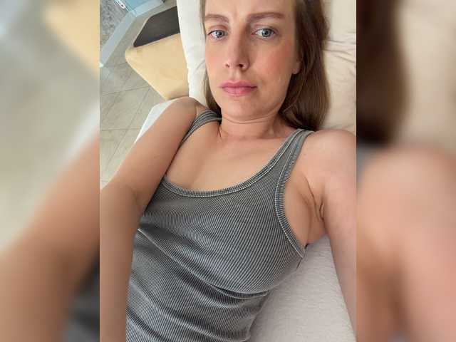 Incredible123 live cam on BongaCams
