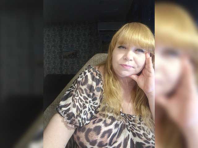 Svetlanka04, en directo ahora en BongaCams