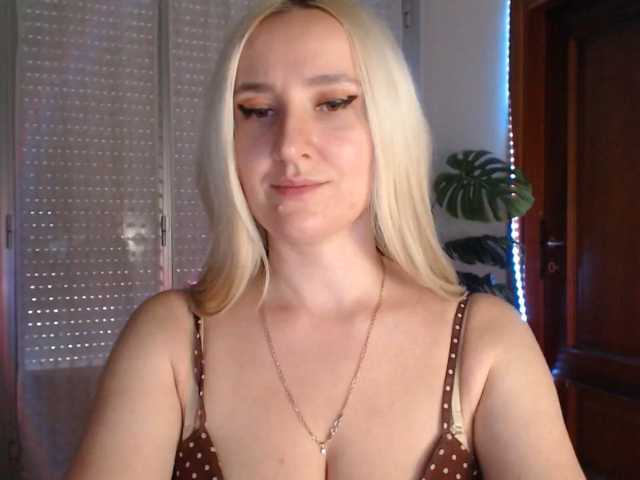 Alina-Lovely live cam on BongaCams