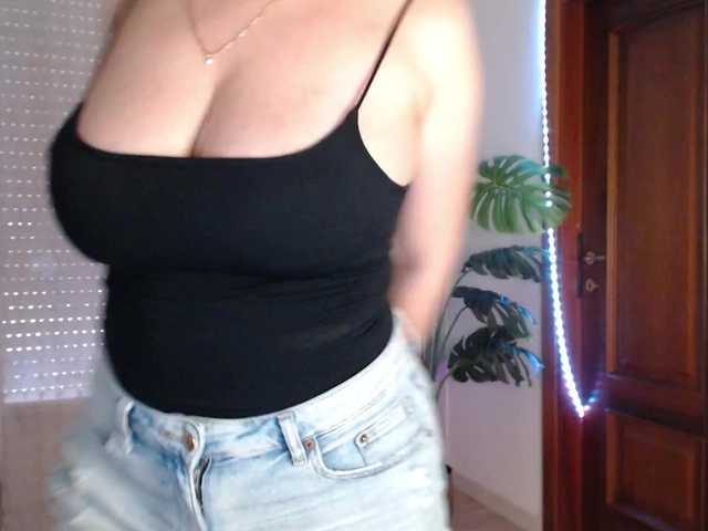 Alina-Lovely live cam on BongaCams