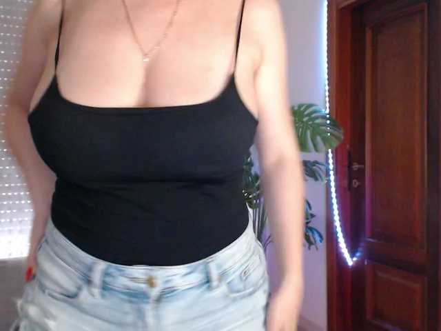 Alina-Lovely live webcam show