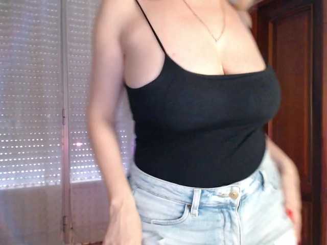 Alina-Lovely live cam on BongaCams