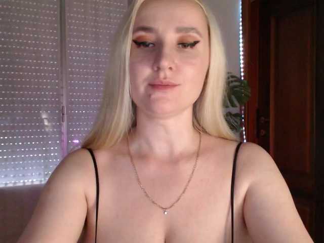 Alina-Lovely live cam on BongaCams
